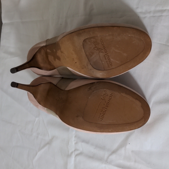 Donald Pliner Two Toned Suede Pump - Picture 4 of 6